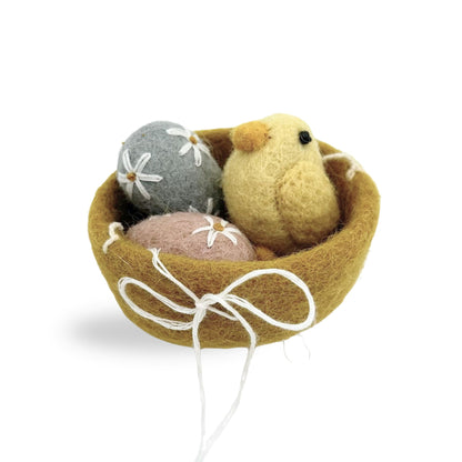 Nest with Chicklet and eggs wool